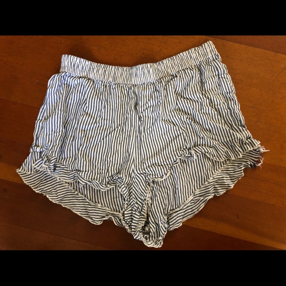 Abercrombie Ruffle Shorts seersucker